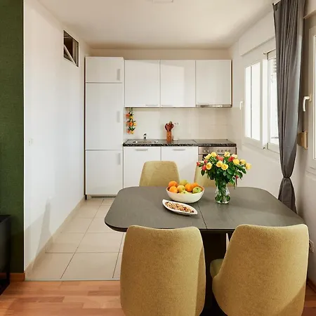 Sun 5 Apartment *